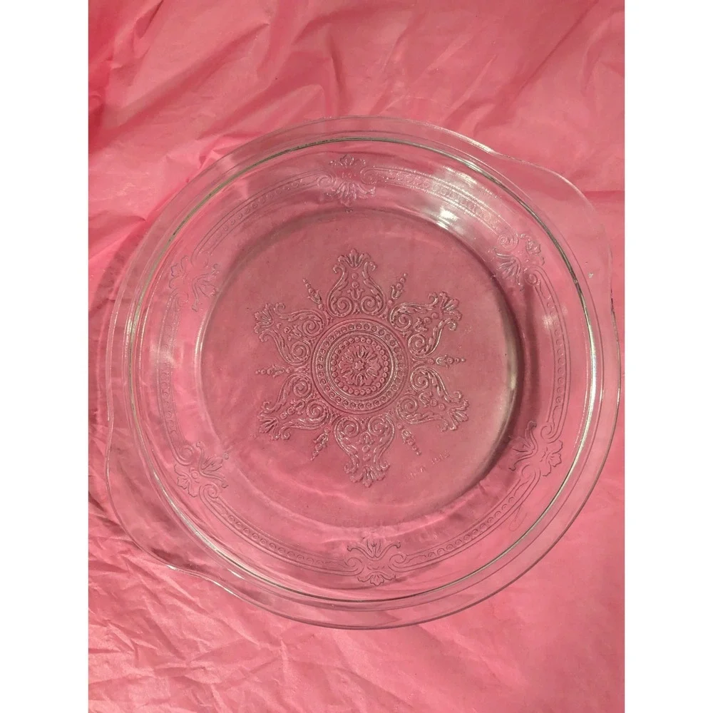 Beautiful Vintage FIRE KING etched glass design lid or casserole dish ?